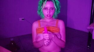 Zeri does a handjob - porn video